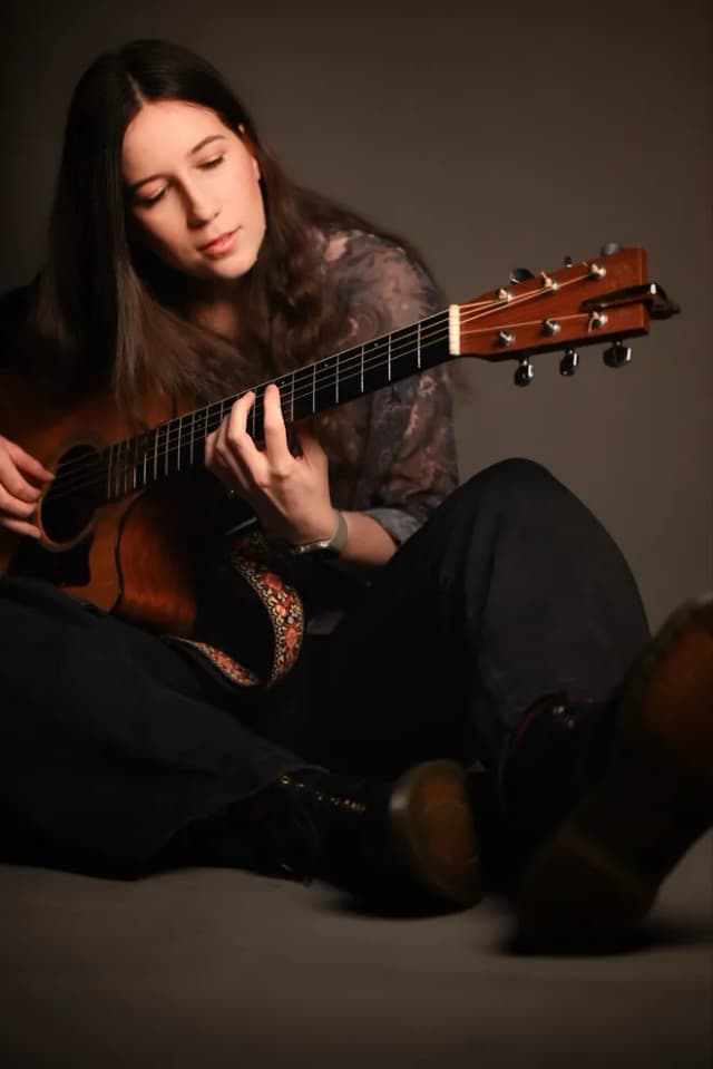 Americana singer-songwriter  - Jenny Colquitt