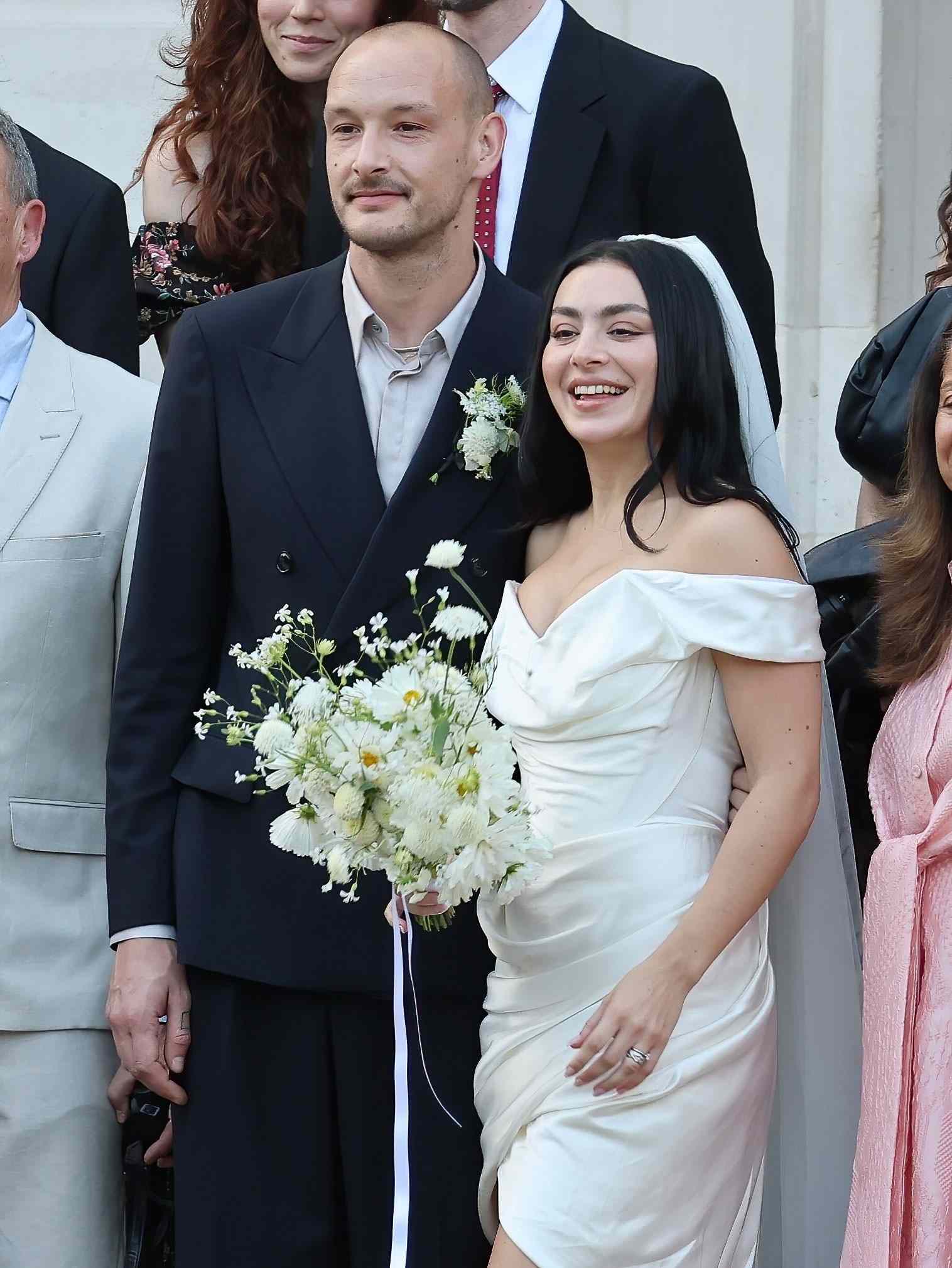 CHARLI XCX GOT MARRIED