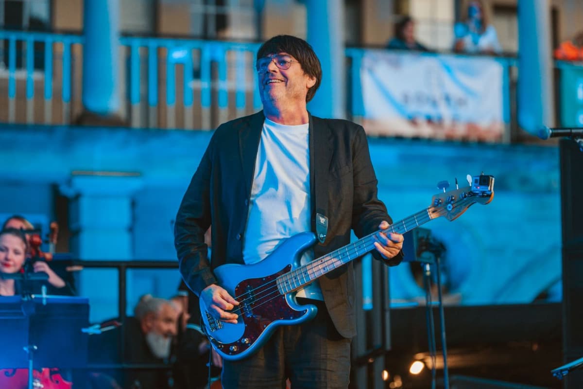 ALEX JAMES - BRITPOP CLASSICAL - THE PIECE HALL